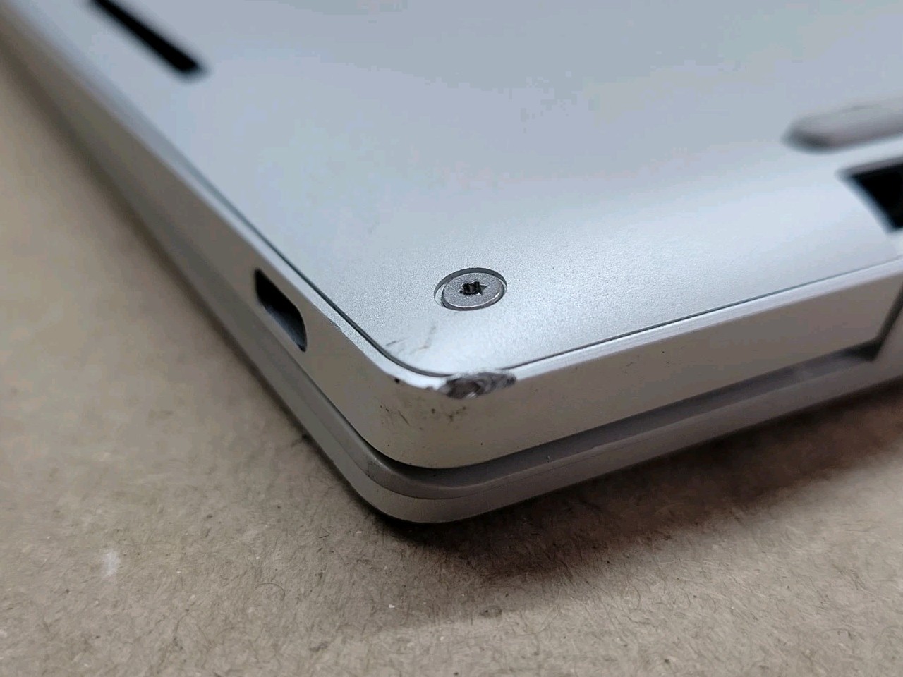 Dell XPS 9320 13.4″, Intel Core i7-1370P, 16GB RAM, 1TB NVMe, Win11P (READ)
