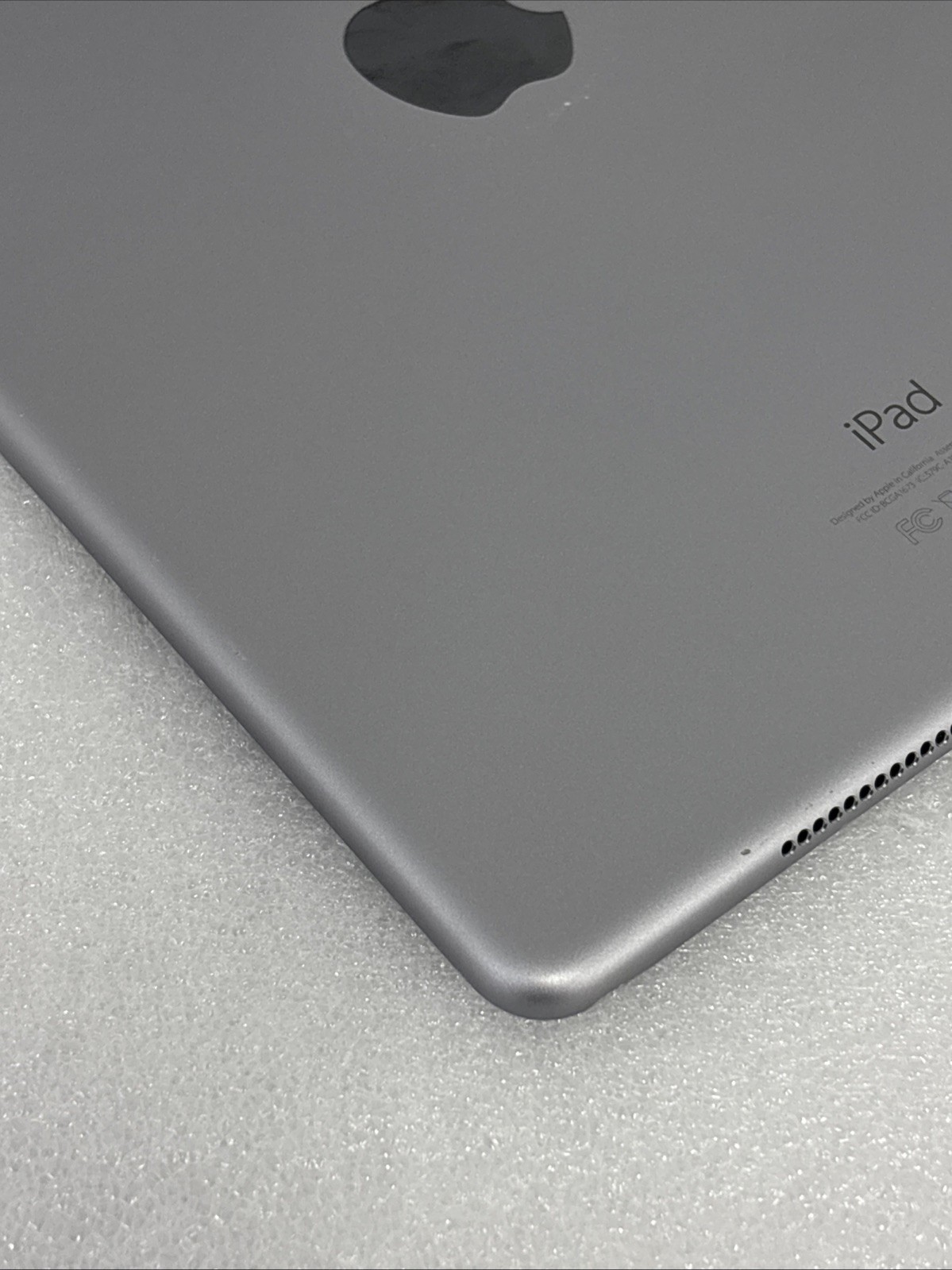 Apple iPad Pro 1st Gen. A1673, 32GB, Wi-Fi, 9.7″ – Space Gray