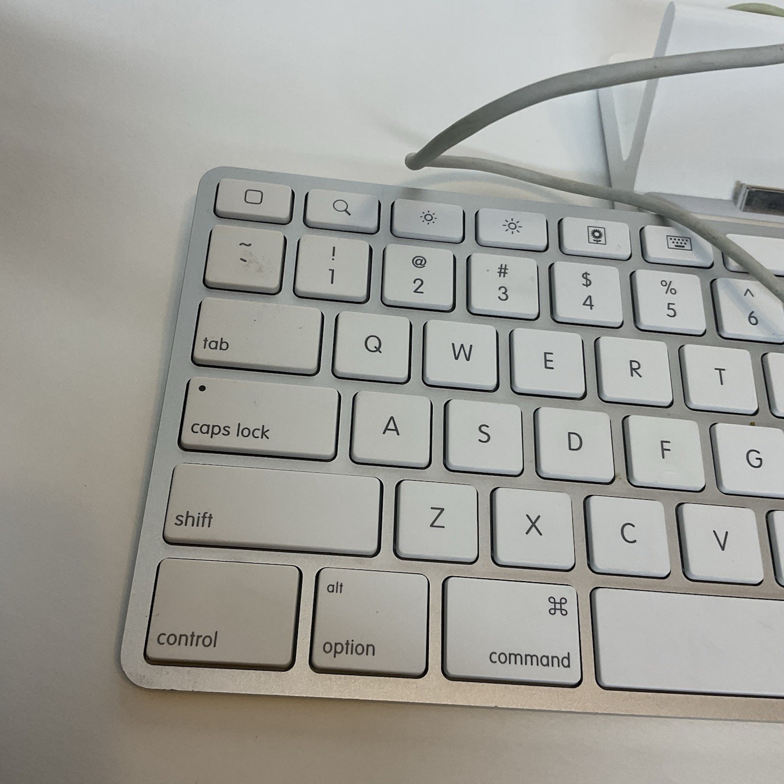 Apple OEM A1359 Keyboard Dock for Apple 30-pin Connector iPad iPhone MC533LL/A