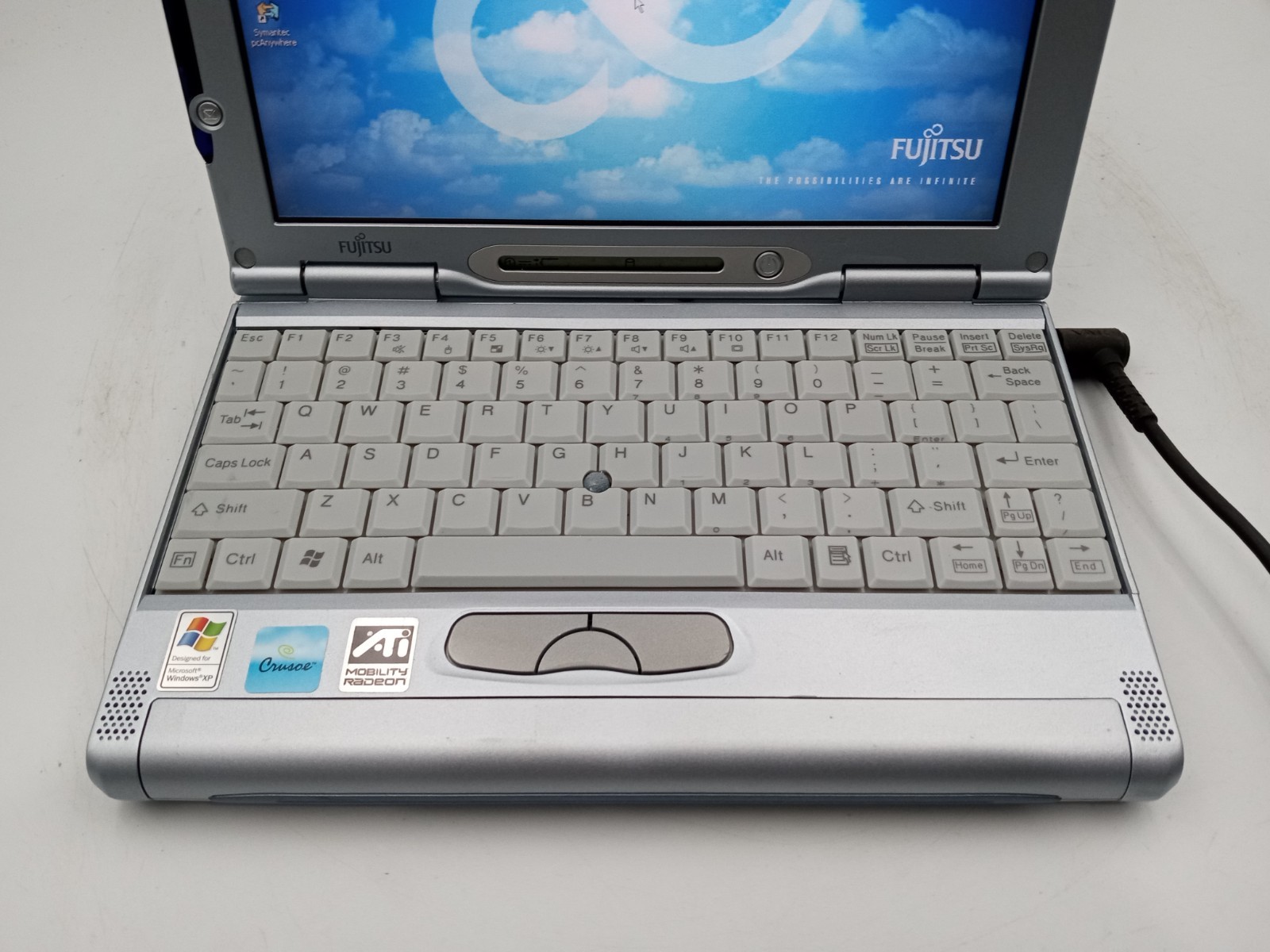 Fujitsu Lifebook P1120 8.9″ Touchscreen Crusoe 800MHz 240MB 30GB XP -READ -RR