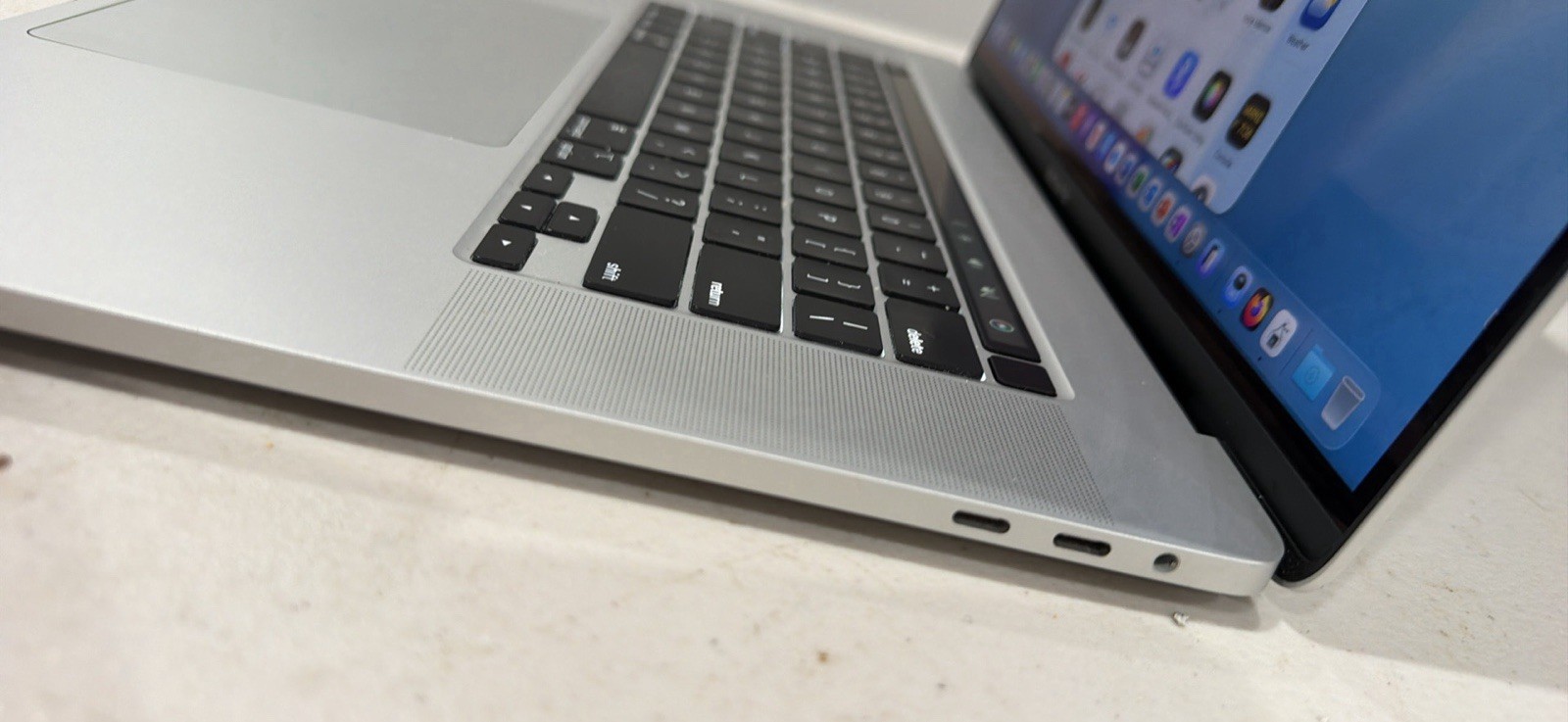 APPLE MACBOOK PRO 16” TOUCHBAR INTEL 8 CORE i9 64GB RAM 4TB SSD! MACOS TAHOE 26