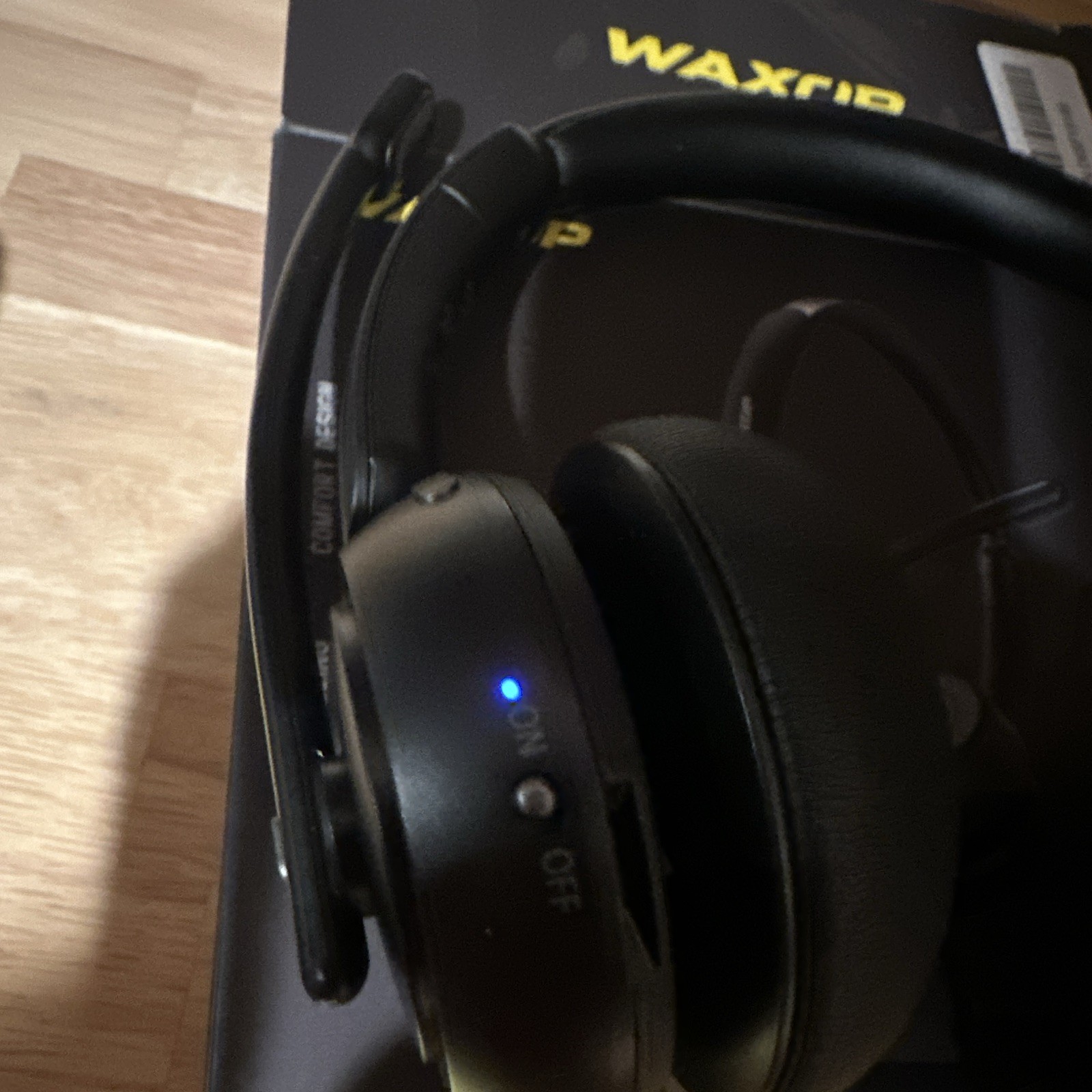 WAXOP WX-HS012 Bluetooth Noise Canceling On-Ear Boom Headset Stand Black