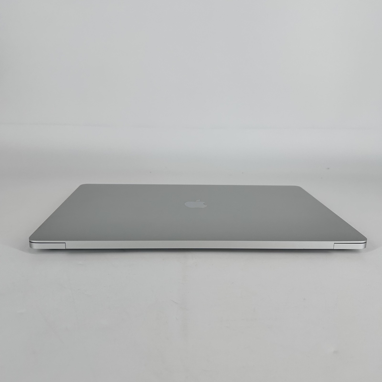 MacBook Pro 16 Touch Bar Silver 2019 2.4 GHz i9 32GB 4TB SSD Radeon Pro 5500M