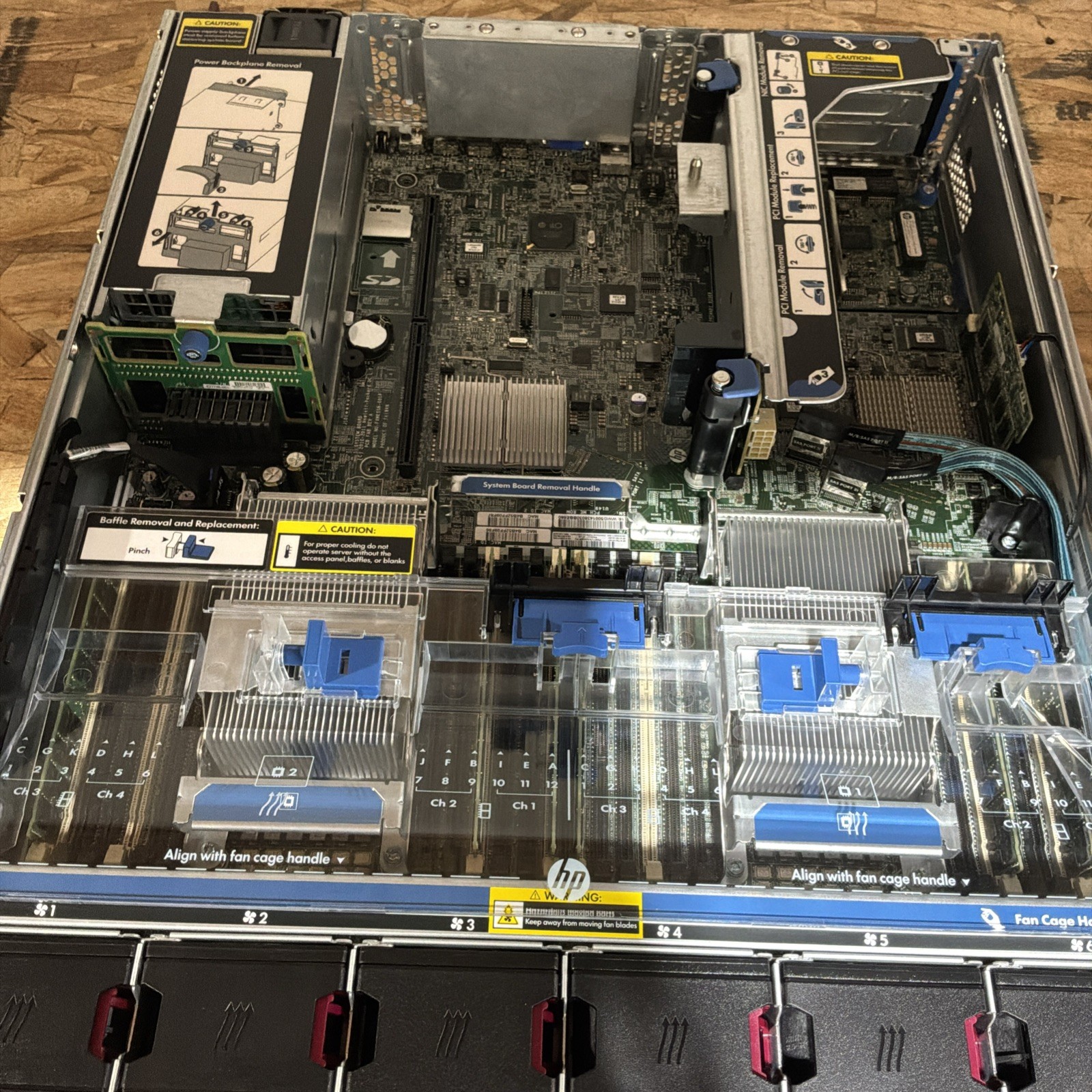 HP Proliant DL380p G8 2x E5-2640 v2 2.5ghz 20-Cores / 48gb 5x 600GB HD C307