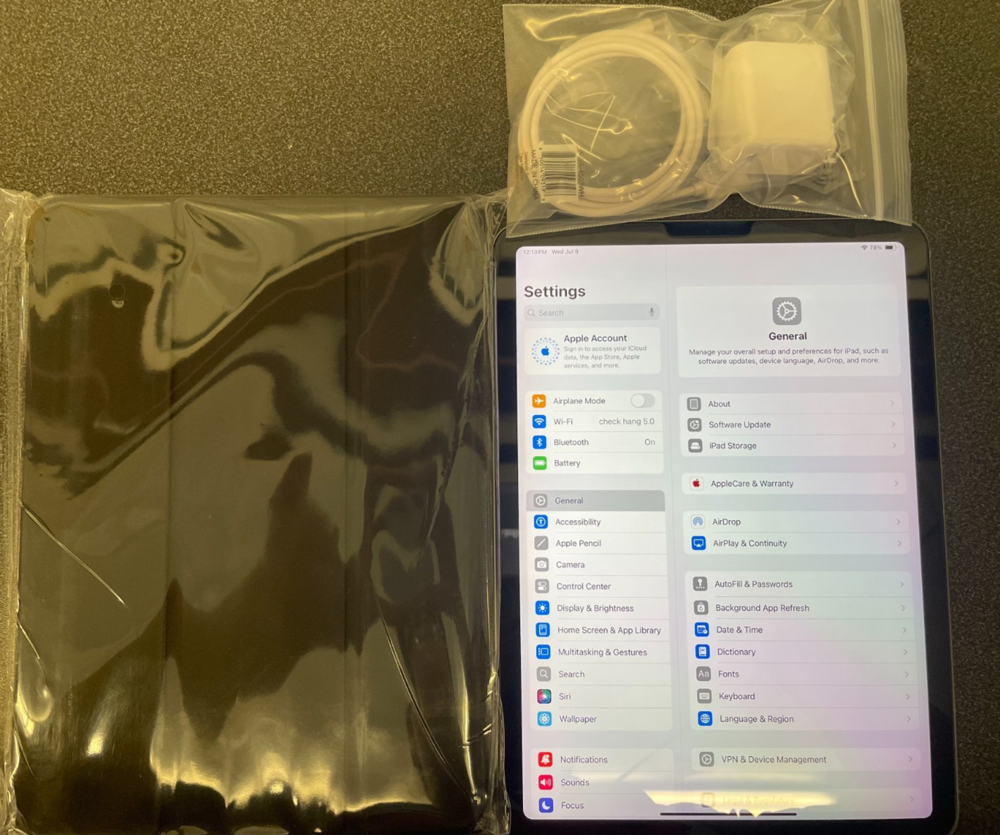 Apple iPad Air 4th Gen Wi-Fi, 10.9in – 64 GB – ALL COLORS – BUNDLE DEAL!!!