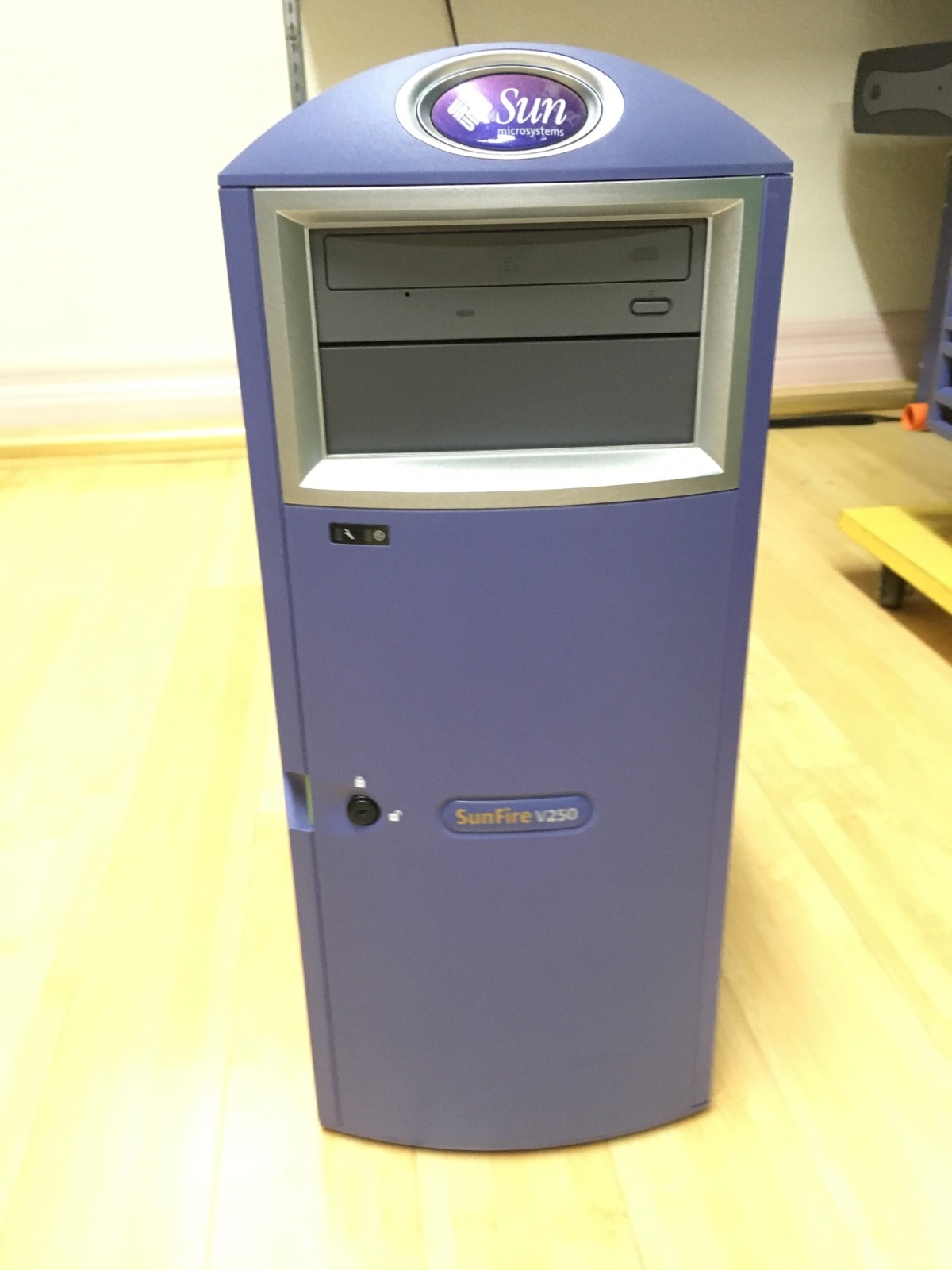 SUN V250 1×1.28Ghz 4gbRAM 73gbHDD, DVD, 1xP/S, Latest FIRMWARE, Test-PASS, W:30d