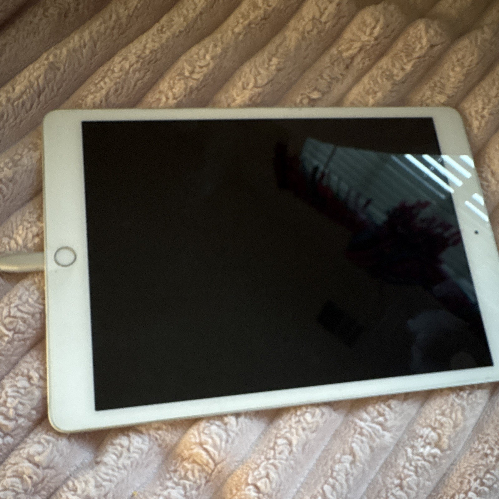 Apple iPad 7th Generation 10.2in 32GB Wi‑Fi Silver g