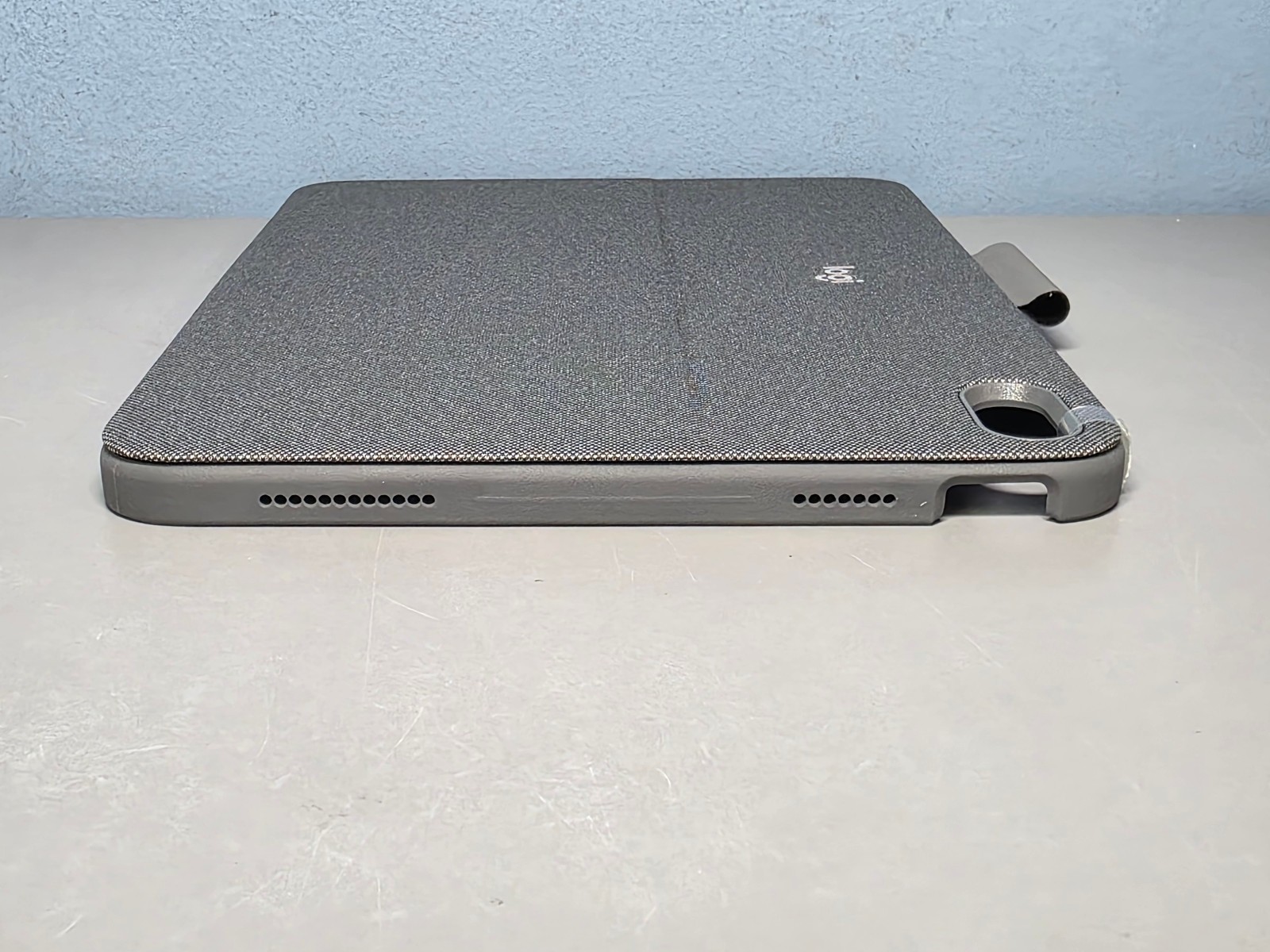 Logitech Combo Touch for iPad 10th Generation A16 Keyboard Folio w/ Touchpad New