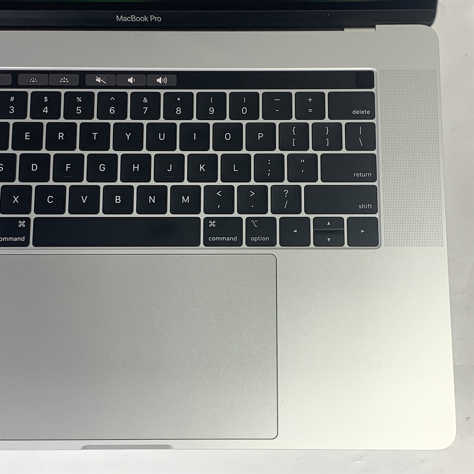 Apple MacBook Pro A1990 15″ 2019 Laptop Oct Core i9-9980HK 2.4GHz 32GB 1TB SSD