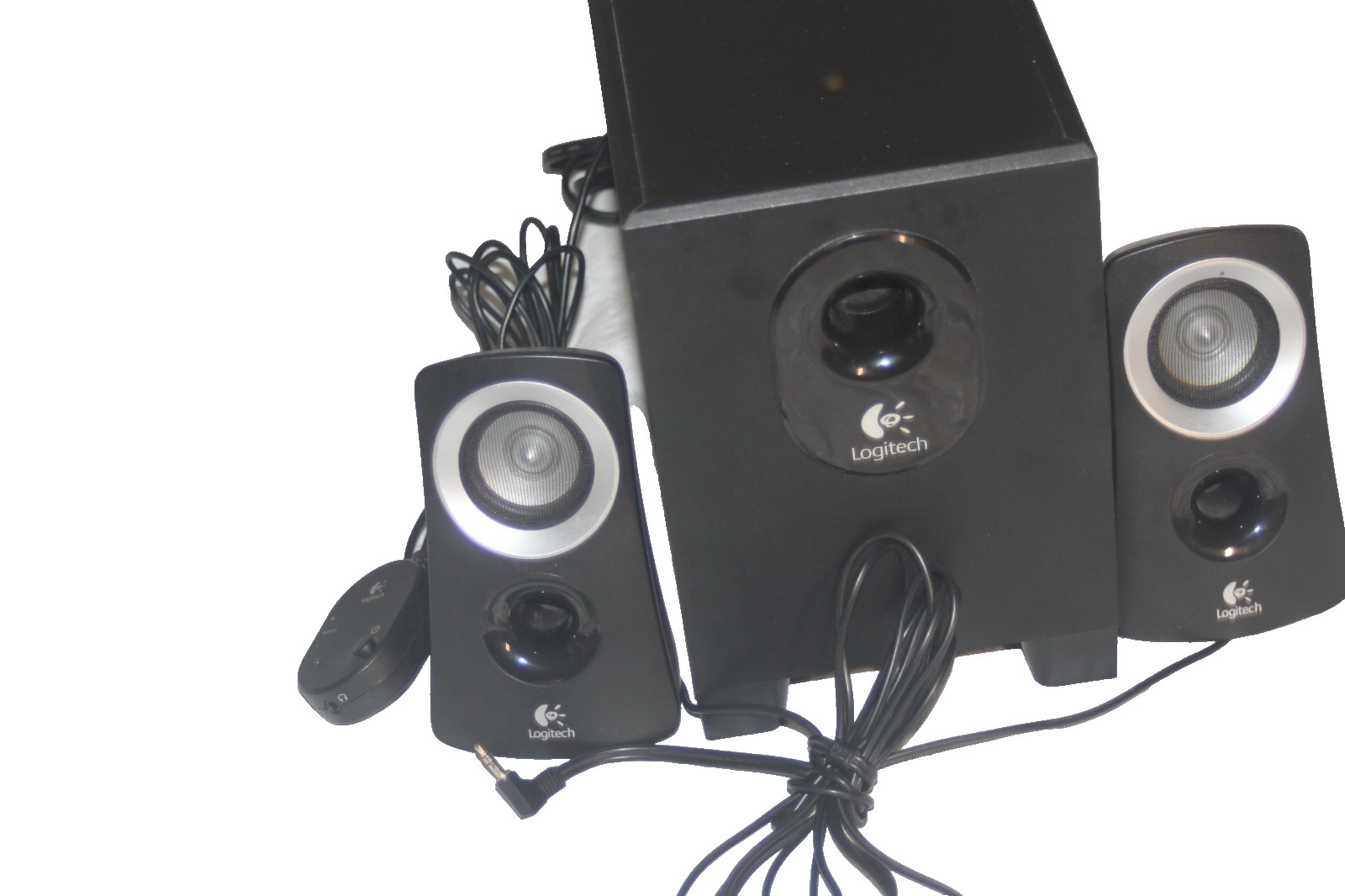 Logitech Z313 2.1 Speaker System Subwoofer+Satellites. Wired Remote, Tested.
