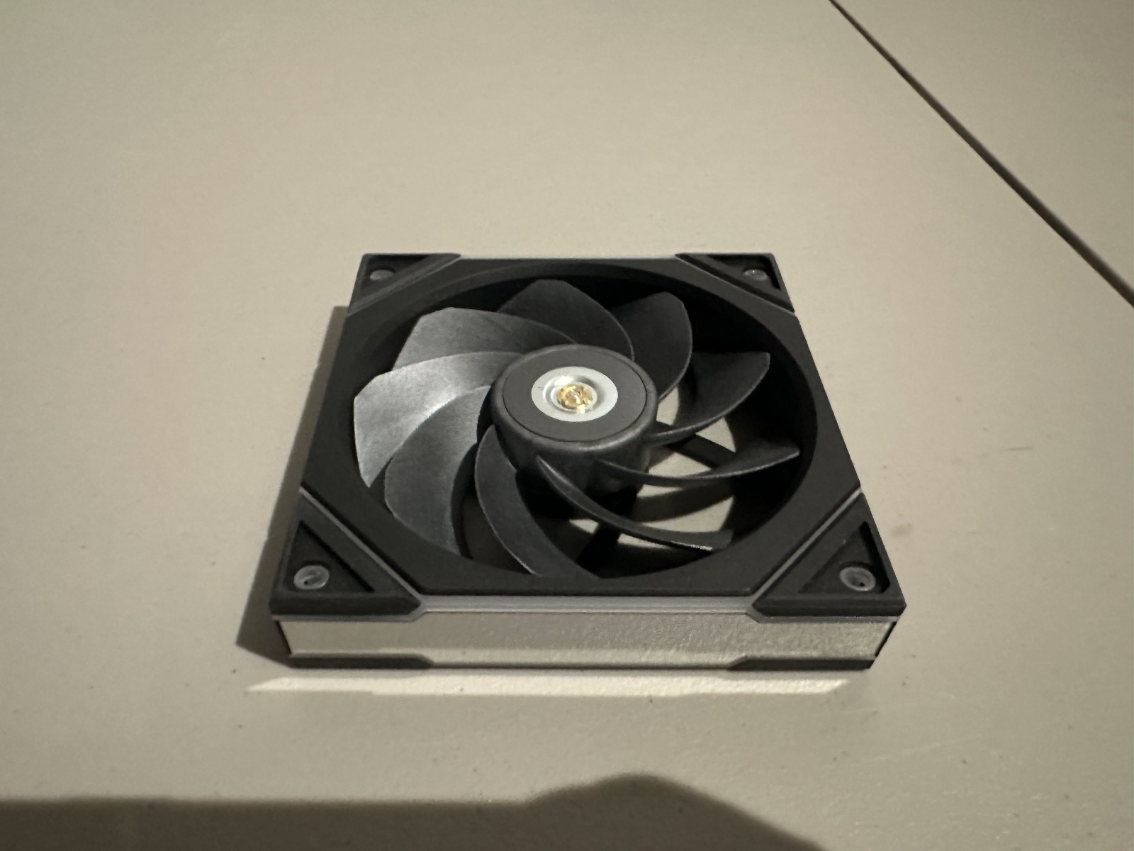 *FANS ONLY* Lian Li TL 140mm – Black (1-Pack)