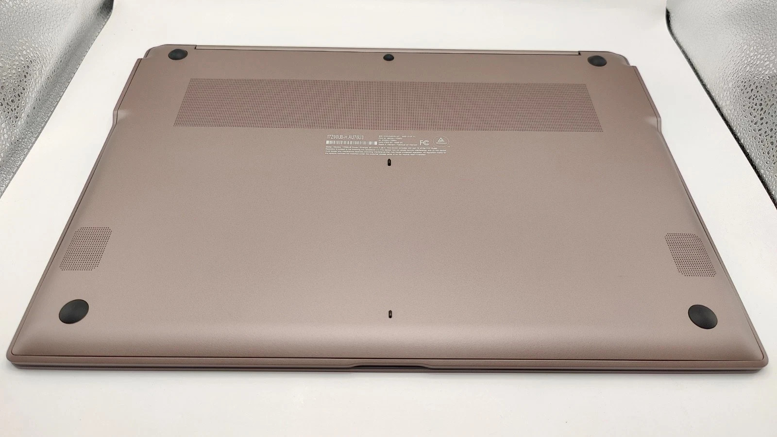 LG gram Max 17″ Touch Laptop Intel Core Ultra 7 355 32GB RAM 1TB Matte Bronze
