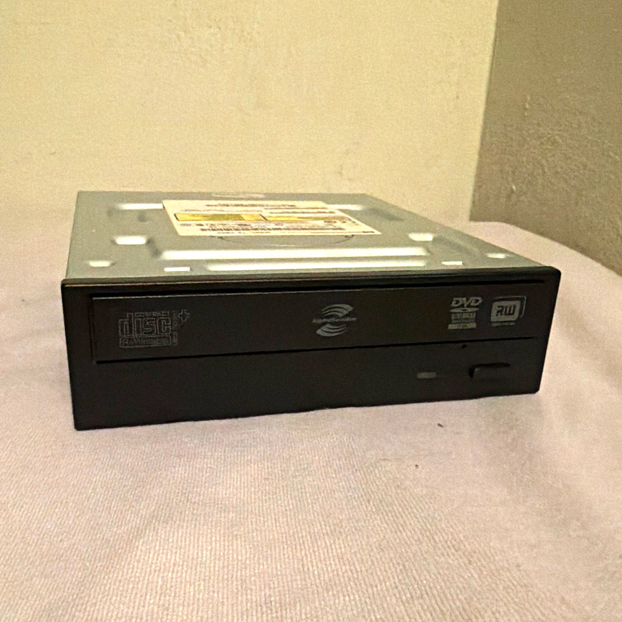 HP TS-H653 5.25″ SATA Internal DVD/CD RW Drive 16x LightScribe Black
