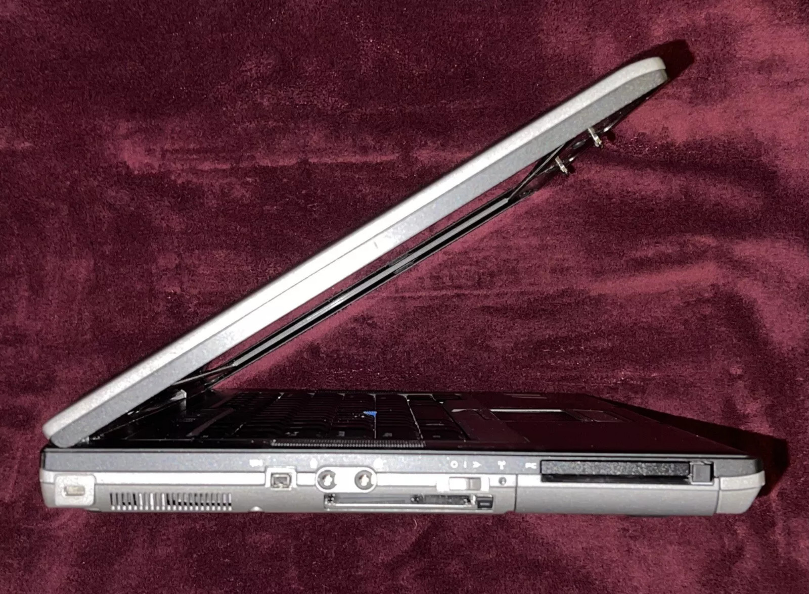 Complete Dell Latitude D830 15.4″/2.00GHz/4GB/500GB/NVIDIA GPU/DVDRW/WIFI/XP PRO