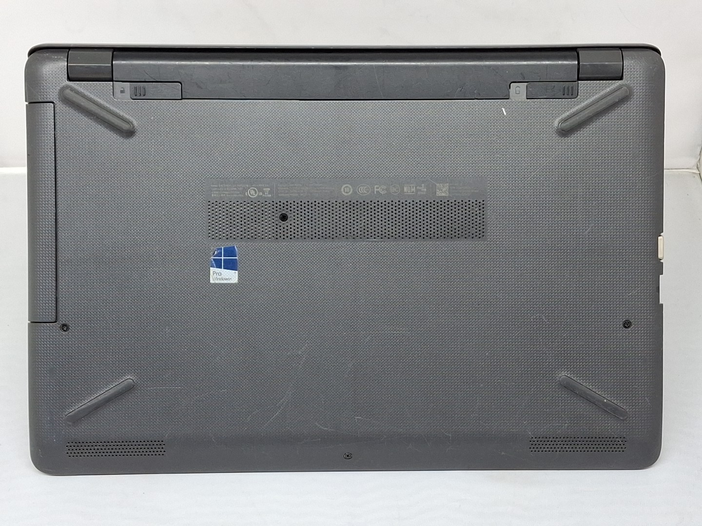 HP 250 G6 – i5-7200U – 8GB, 256GB, Windows 11 – bad key, loose hinge