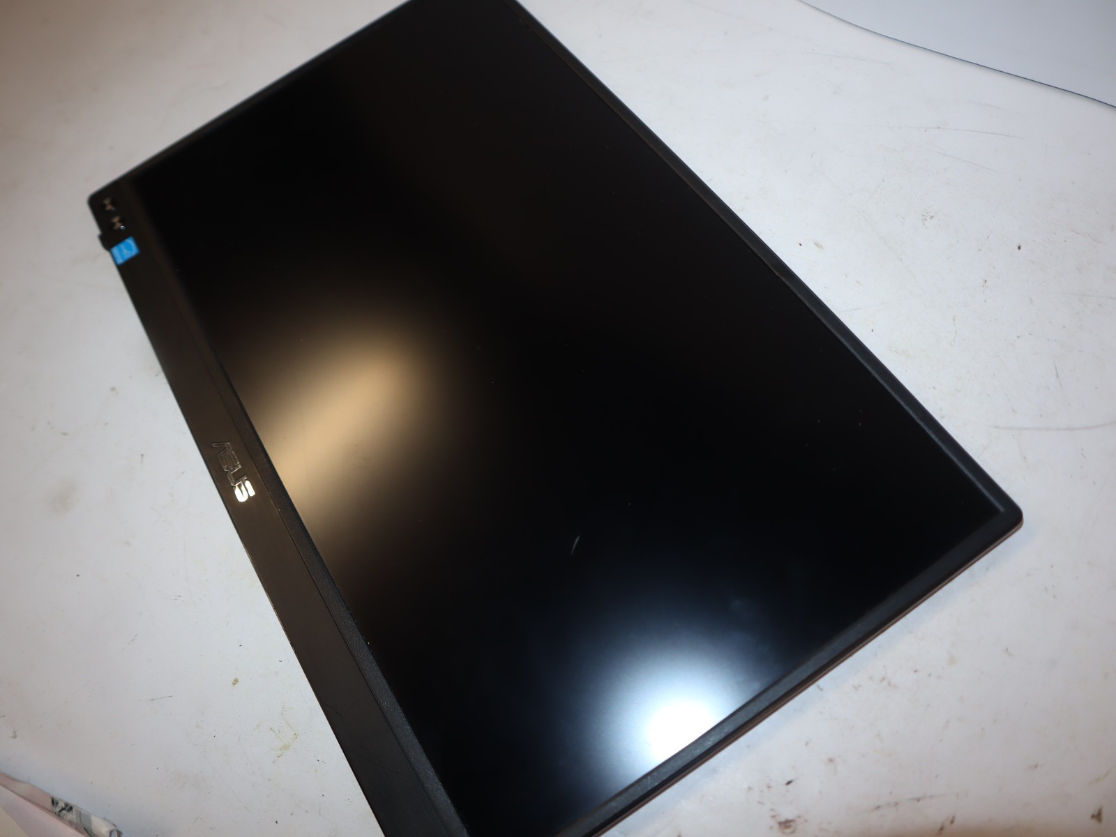ASUS MB16ACV 15.6 in Zenscreen Wide LCD Monitor – Black – AO4079487