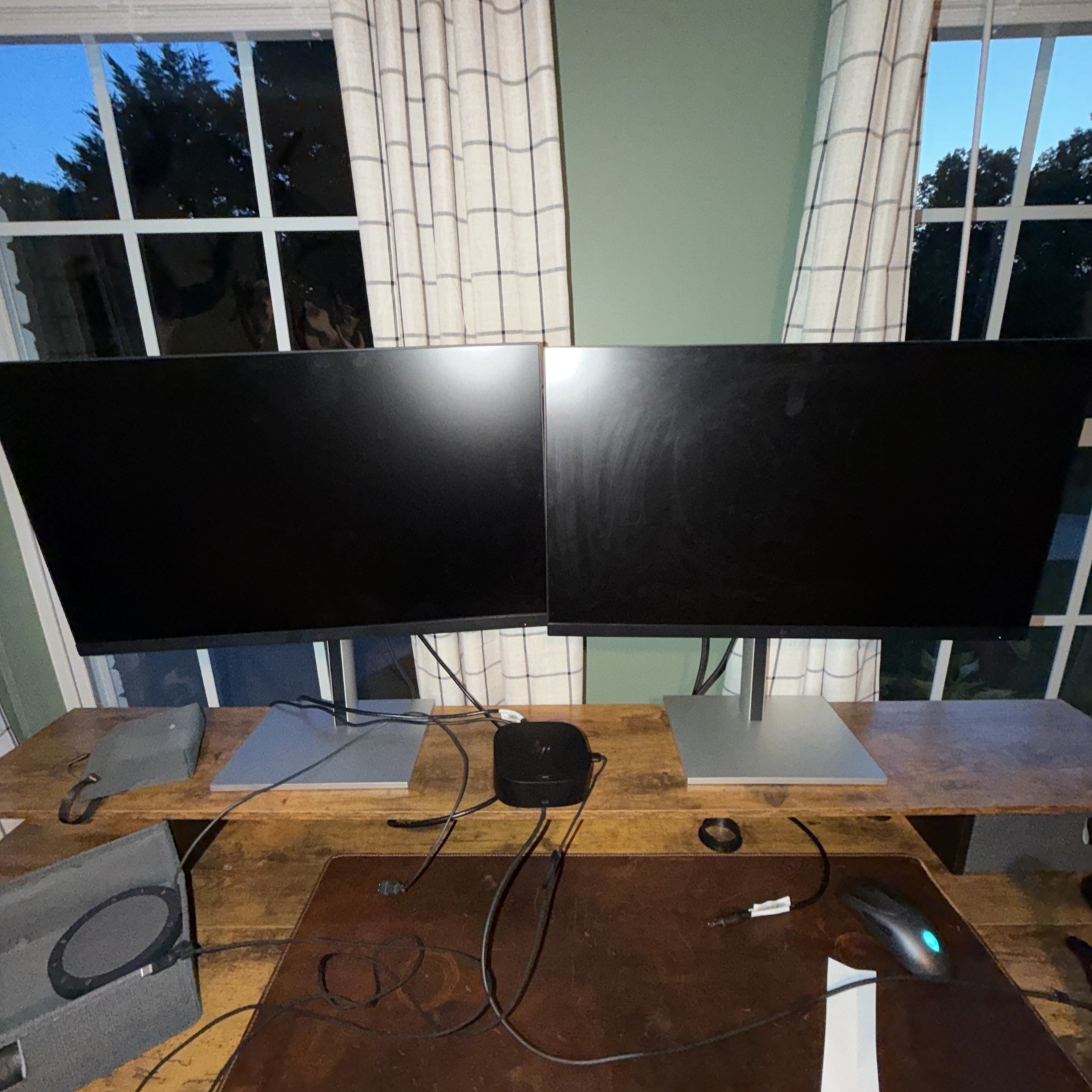 (2) HP E27 G5 FHD Monitor 27″ FHD (1920 x 1080) 50-75 Hz & HP USB-C Dock G5