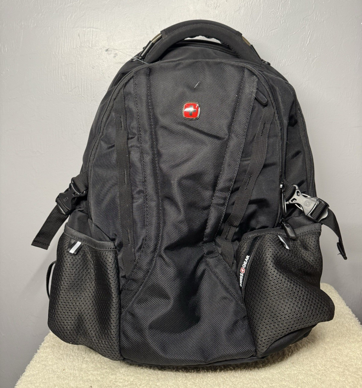 SwissGear Black Solid Backpack for Tablet, Padded Straps, Organizer Compartments