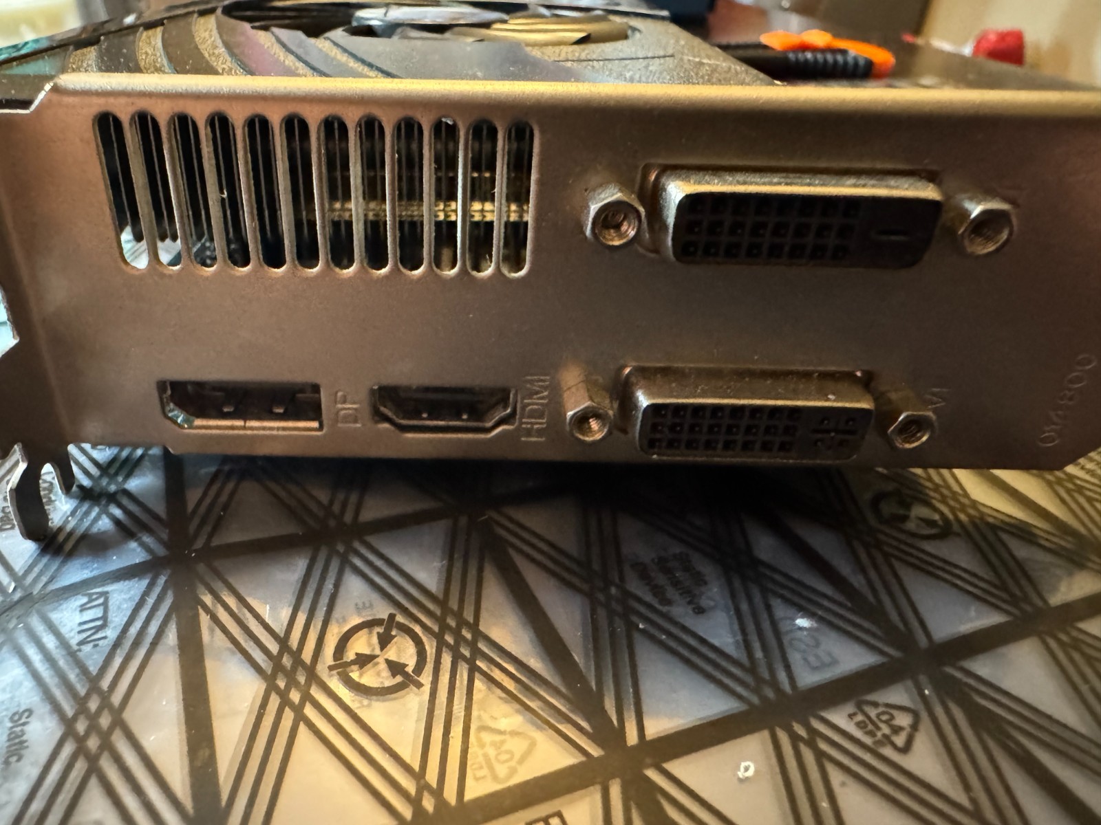 Radeon HD 6950 2GB DDR5 Graphics Card 299-IE186-520SA Pre-owned