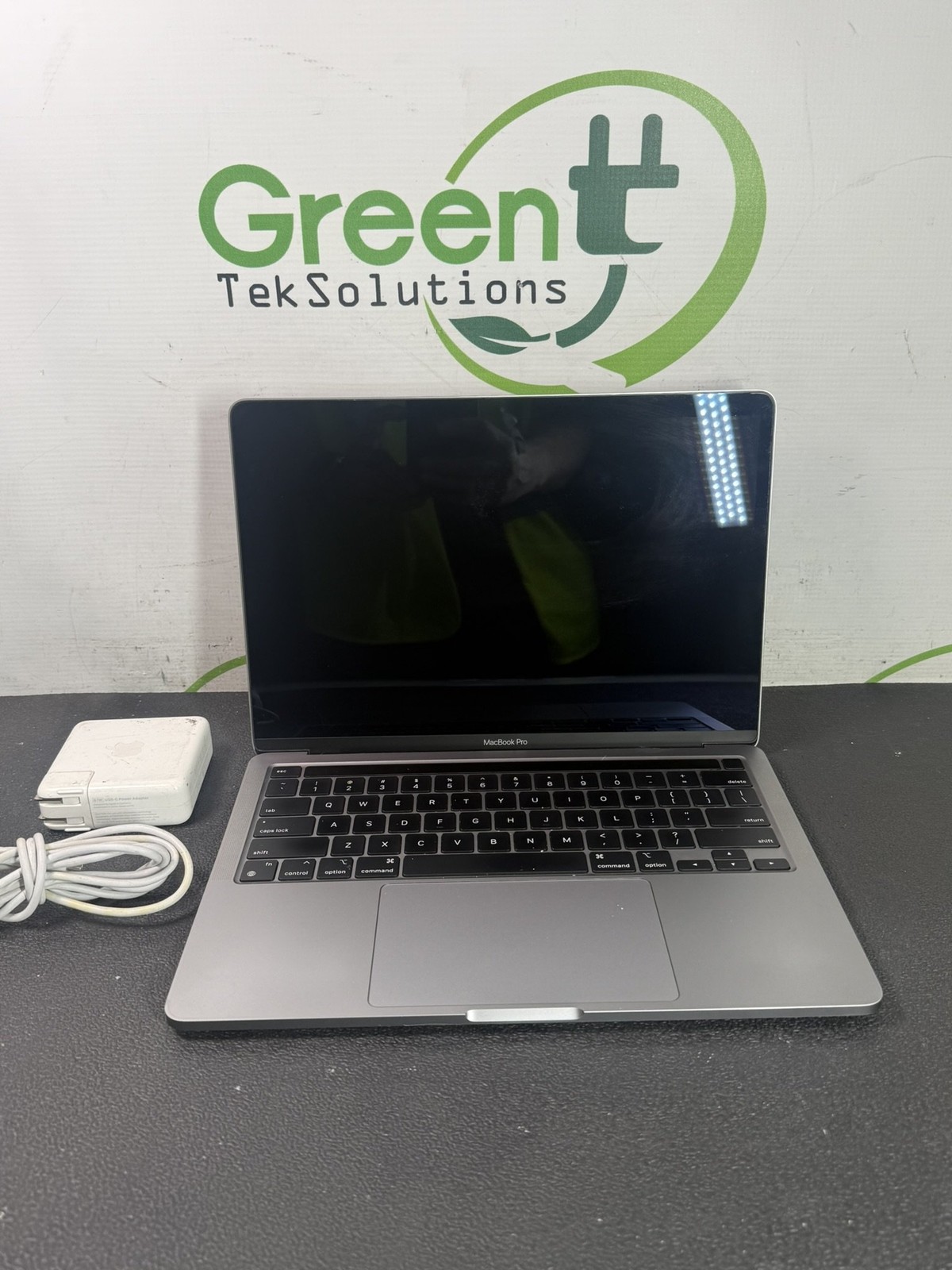 Apple MacBook Pro 13″ A2338 2020 M1 8GB Ram 256GB SSD 82% BH – READ