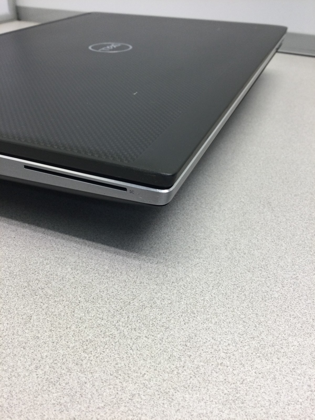 Dell Precision 7740 17.3″Core i7-9750H 48GB RAM 256 GB SSD 2.60GHz WIN 11 PRO