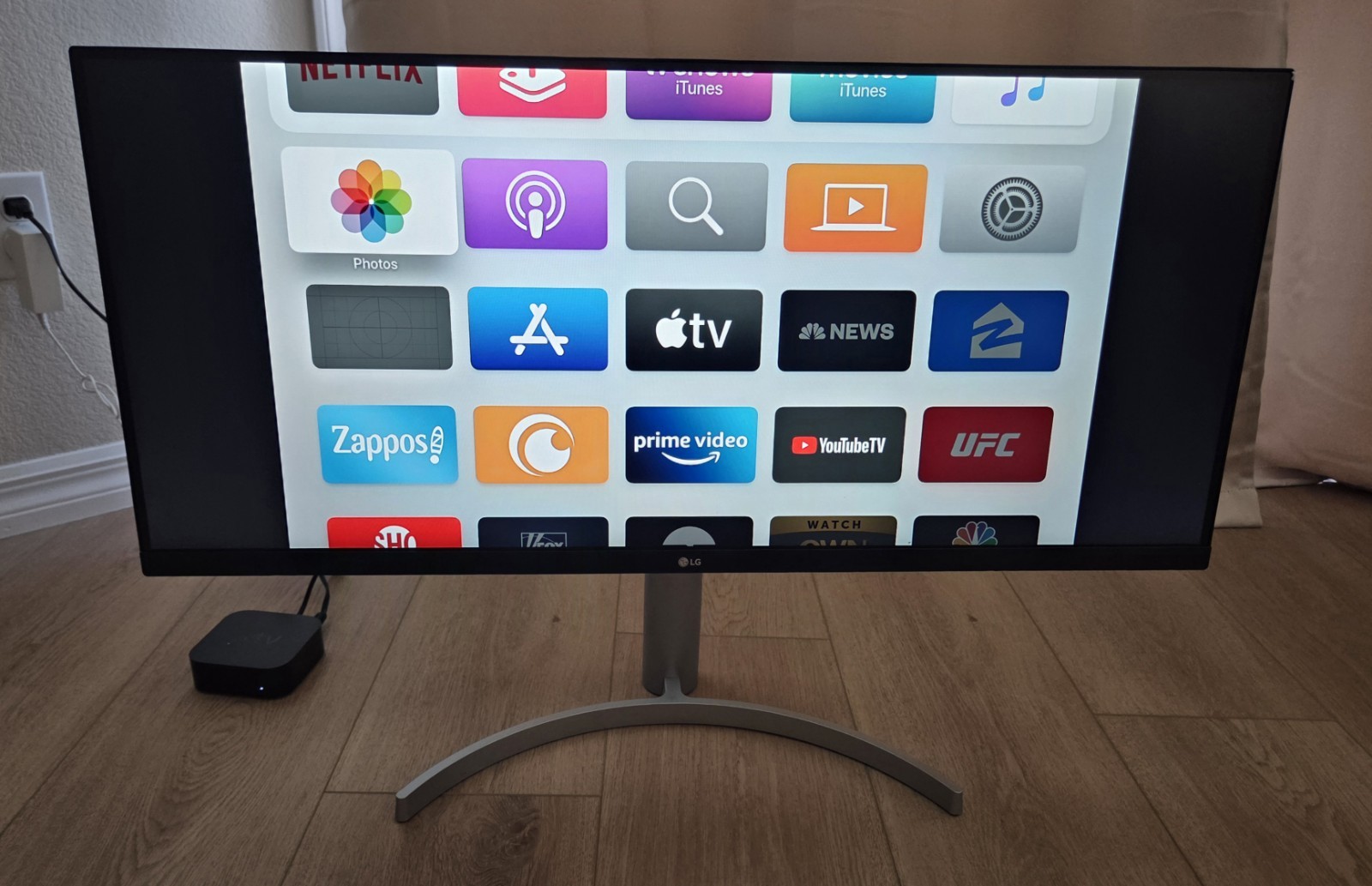 LG 34 Inch 21:9 IPS HDR WFHD 3-Side Virtually Borderless Monitor 34WN650-W