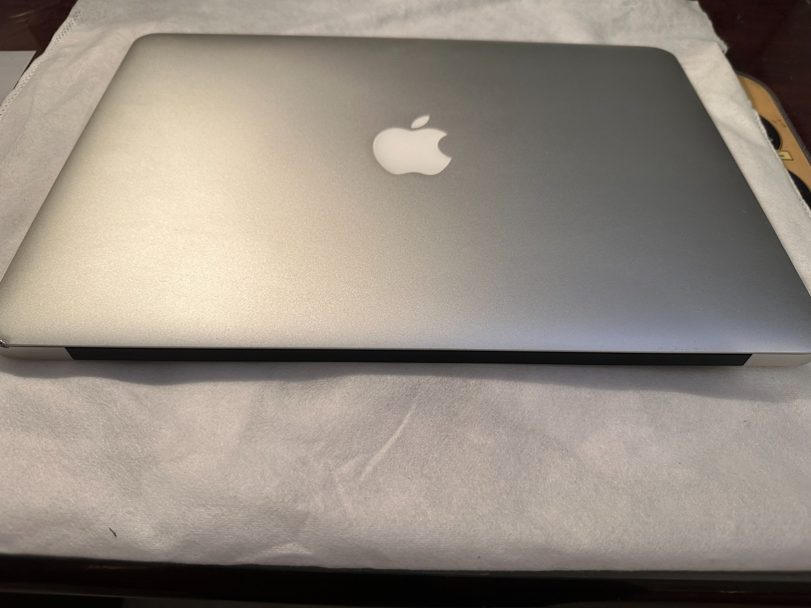 Apple MacBook Air 13.3 in (256GB SSD, Intel Core i5 5th. Gen., 1.6GHz, 8GB RAM)