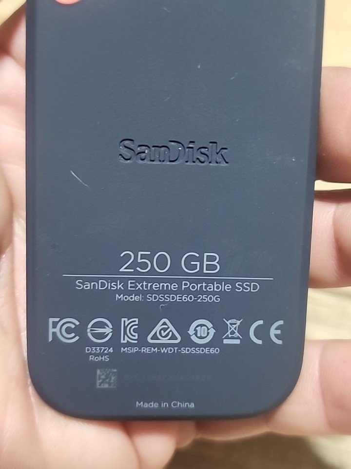 SanDisk SDSSDE60-250G-G25 Extreme Portable 250 GB SSD