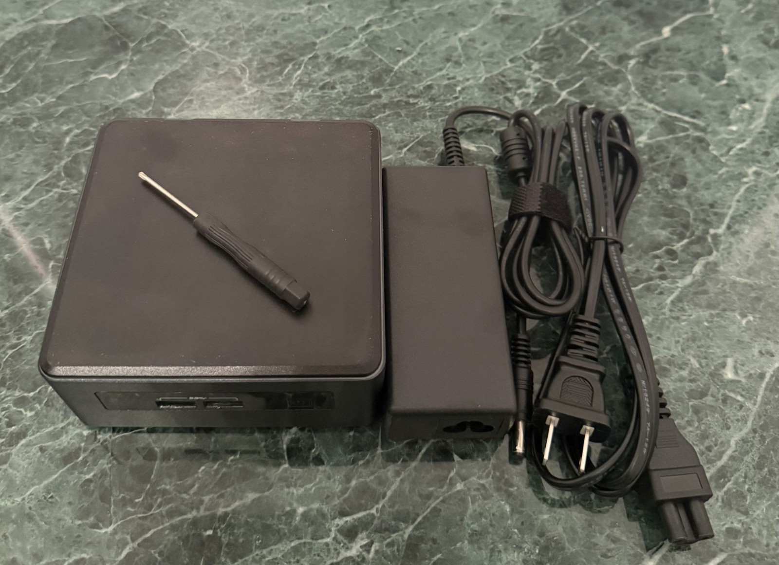 Intel Mini PC – NUC7i5DNHE – 8GB – 256GB SSD – Win11 Pro – W/ AC Power Cord