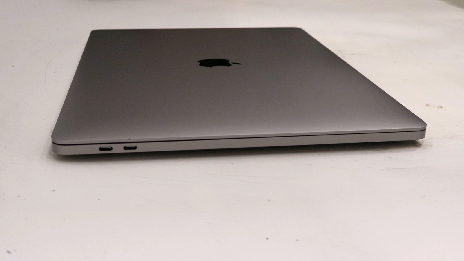 Apple Macbook Pro 16″ i9-9980HK 32GB 2048GB – Very Good