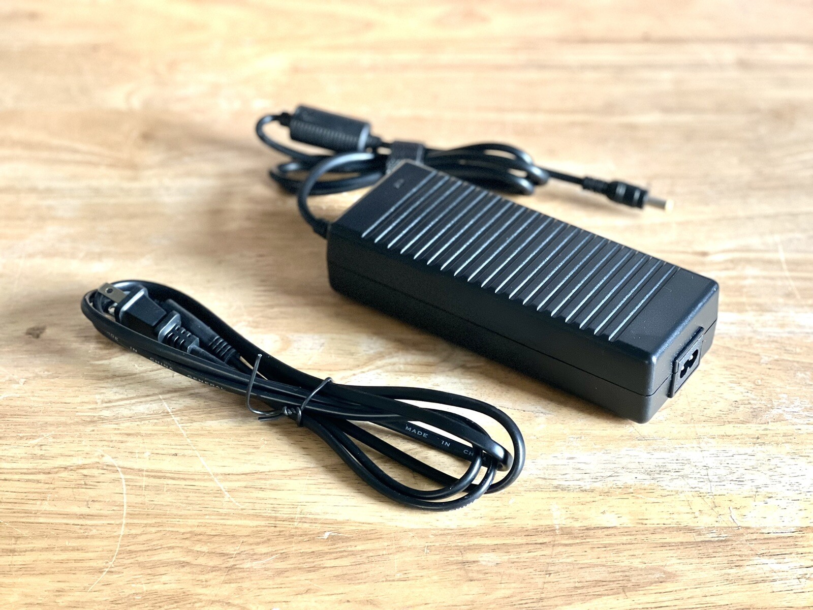 AC Adapter / Laptop Power Supply