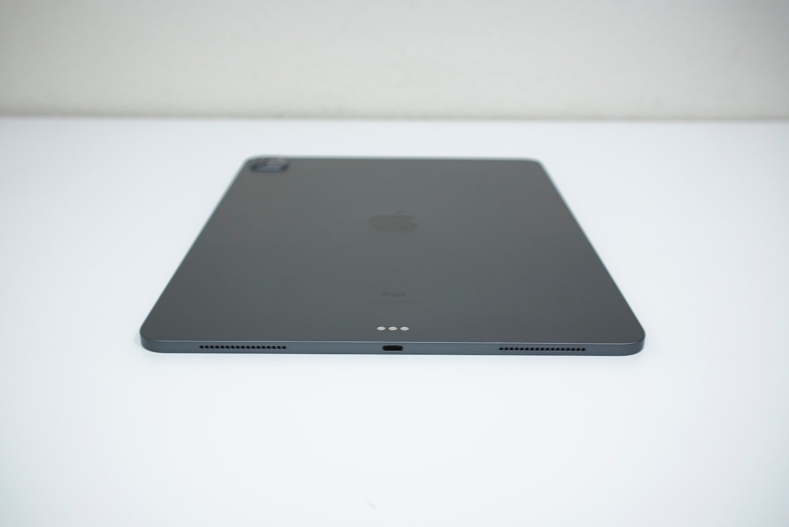 Apple 4th Gen 12.9 Inch iPad Pro 128GB (WiFi only / A2229) MY2H2CH/A + Pencil