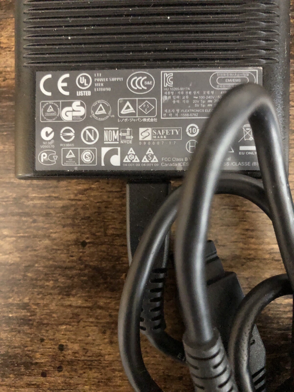Lenovo 41R4538 Ultraslim AC Adapter W/ Power Hub Output: 20V 4.5A Black