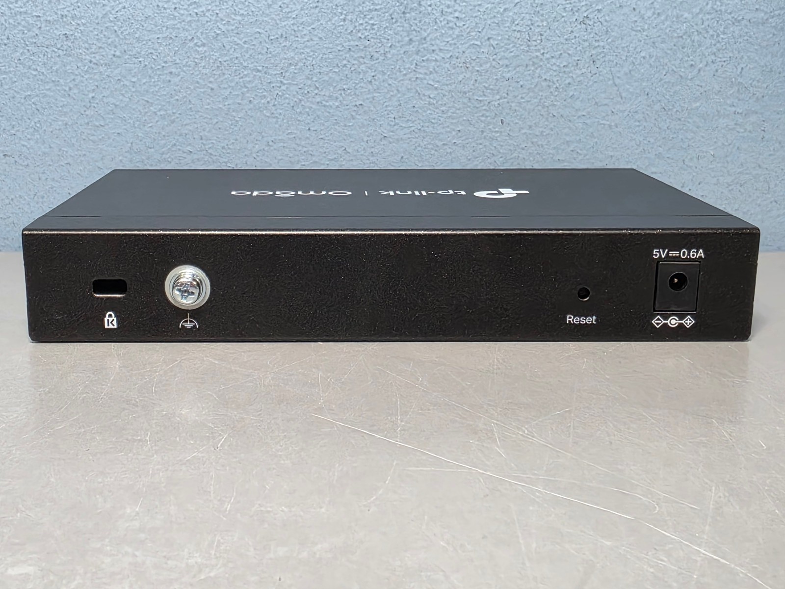 TP-Link Omada 8-Port Gigabit Easy Managed Switch ES208G Preowned
