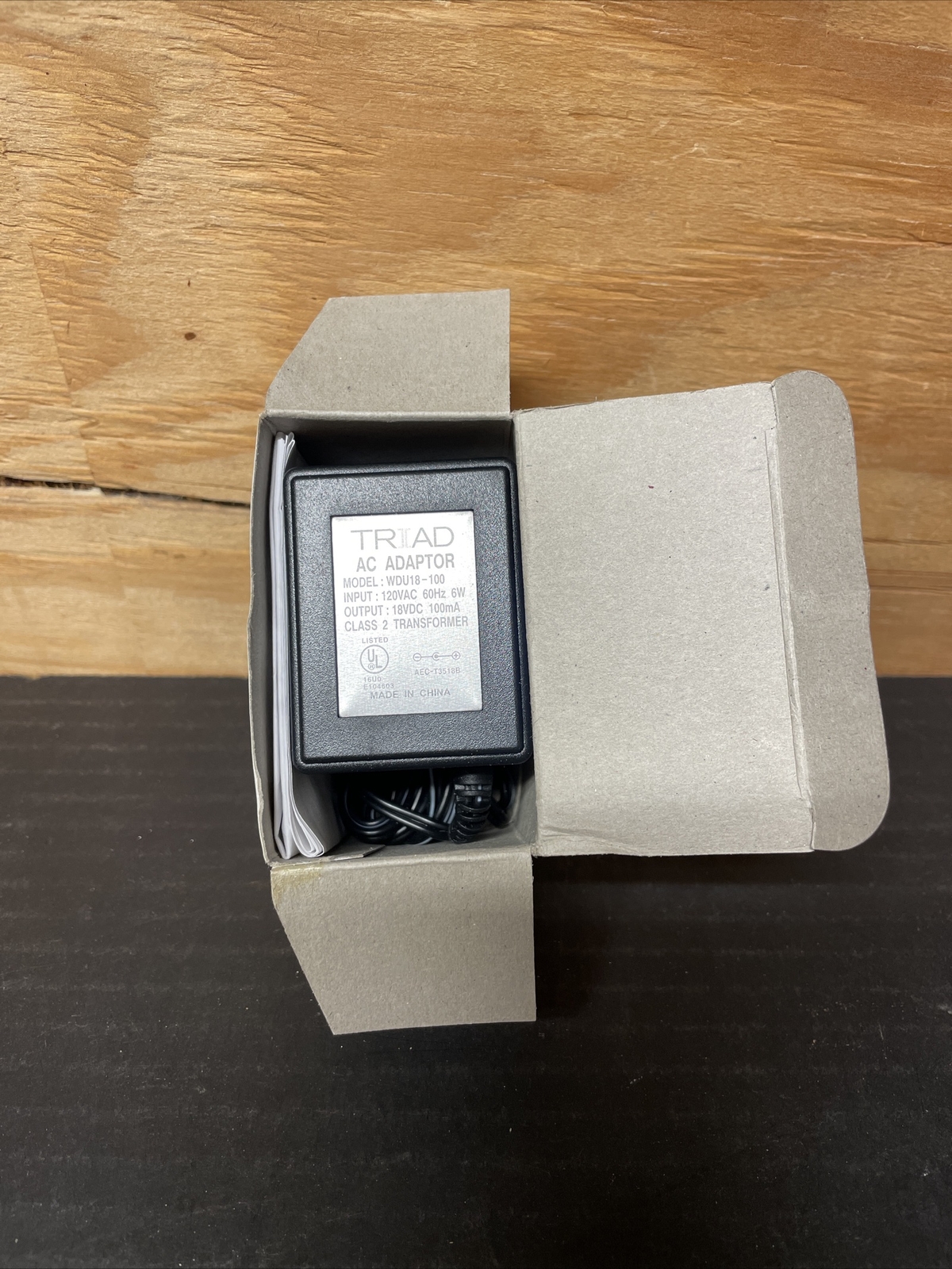 Triad AC Adaptor WDU18-100 Input: 120VAC 60Hz 6W Output: 18VDC 100mA