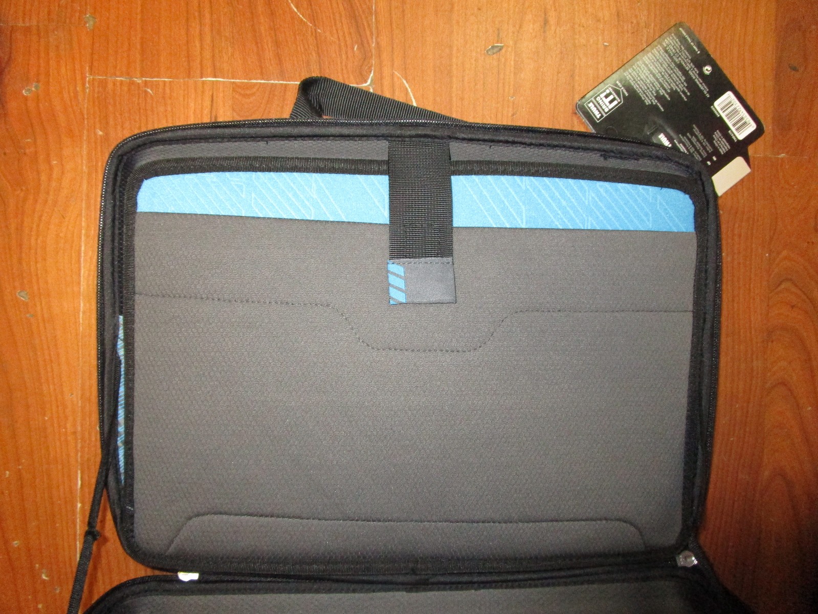 Thule Gauntlet Laptop Bag Hard Shell Case Padded Shoulder Strap 15″ inch