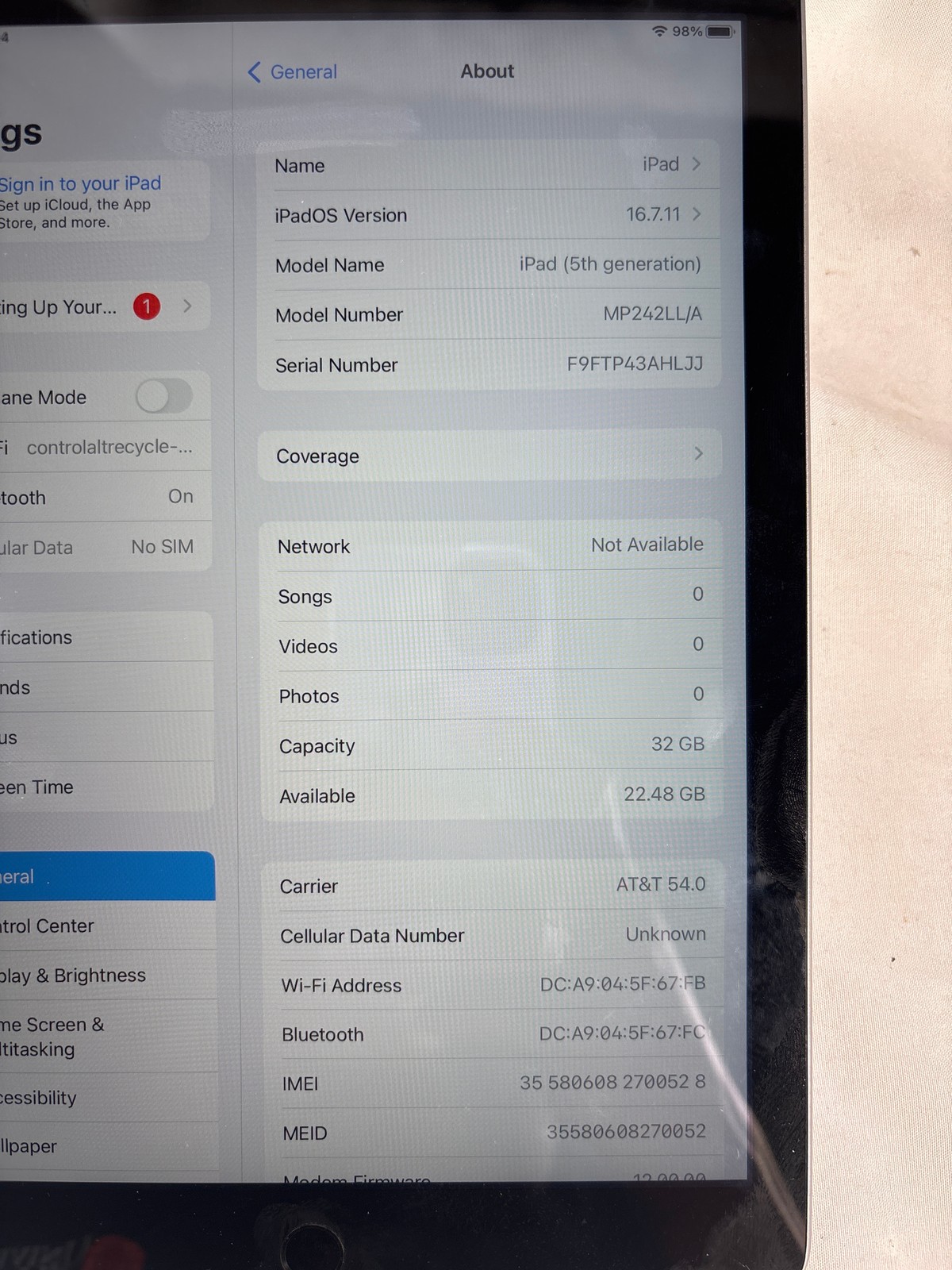 Apple iPad 5th Generation Wi-Fi + Cellular 32GB Silver