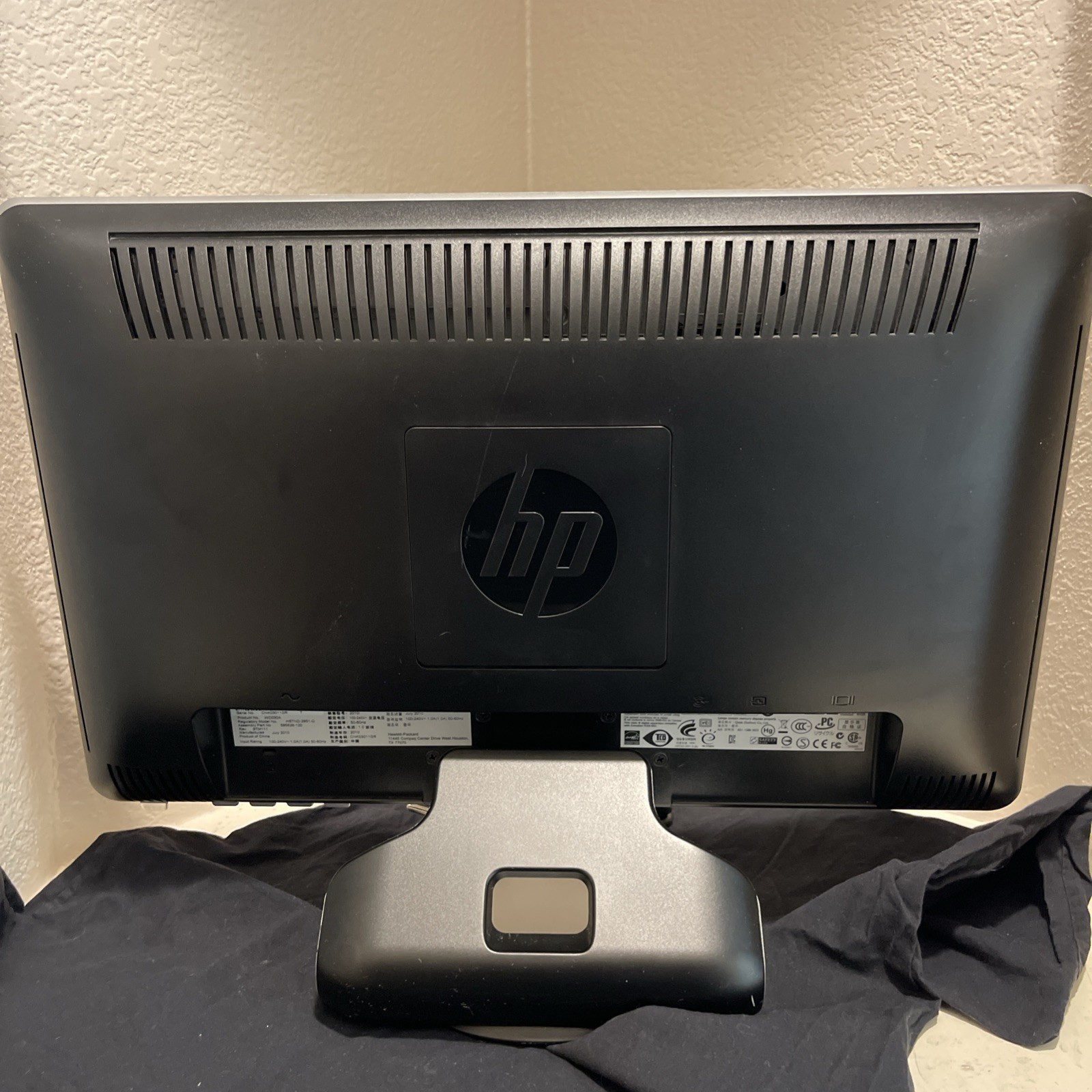 HP 2010i LCD HD Ready Monitor 20-inch/1600 X 900 VGA&DVI-D/Built-in Speakers