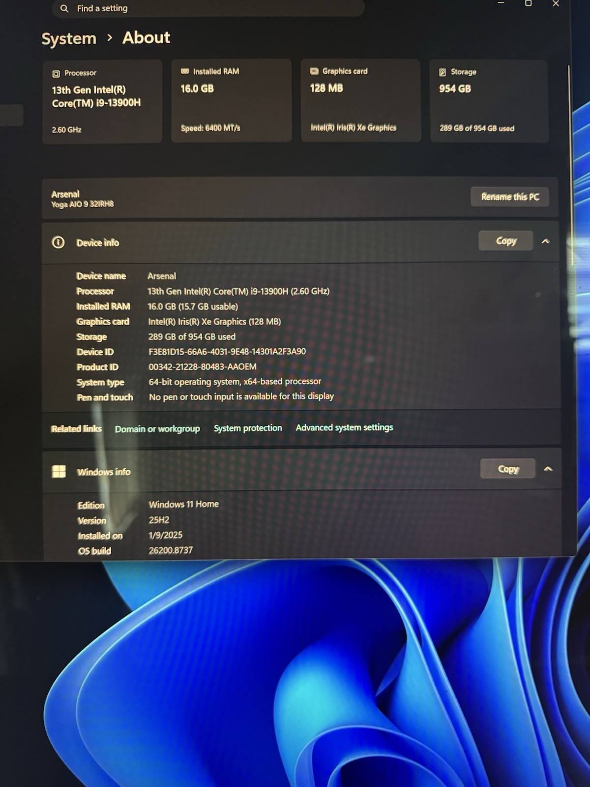 Lenovo Yoga AIO 9 32IRH8 32 in 16:9 All-in-One Desktop Monitor Black