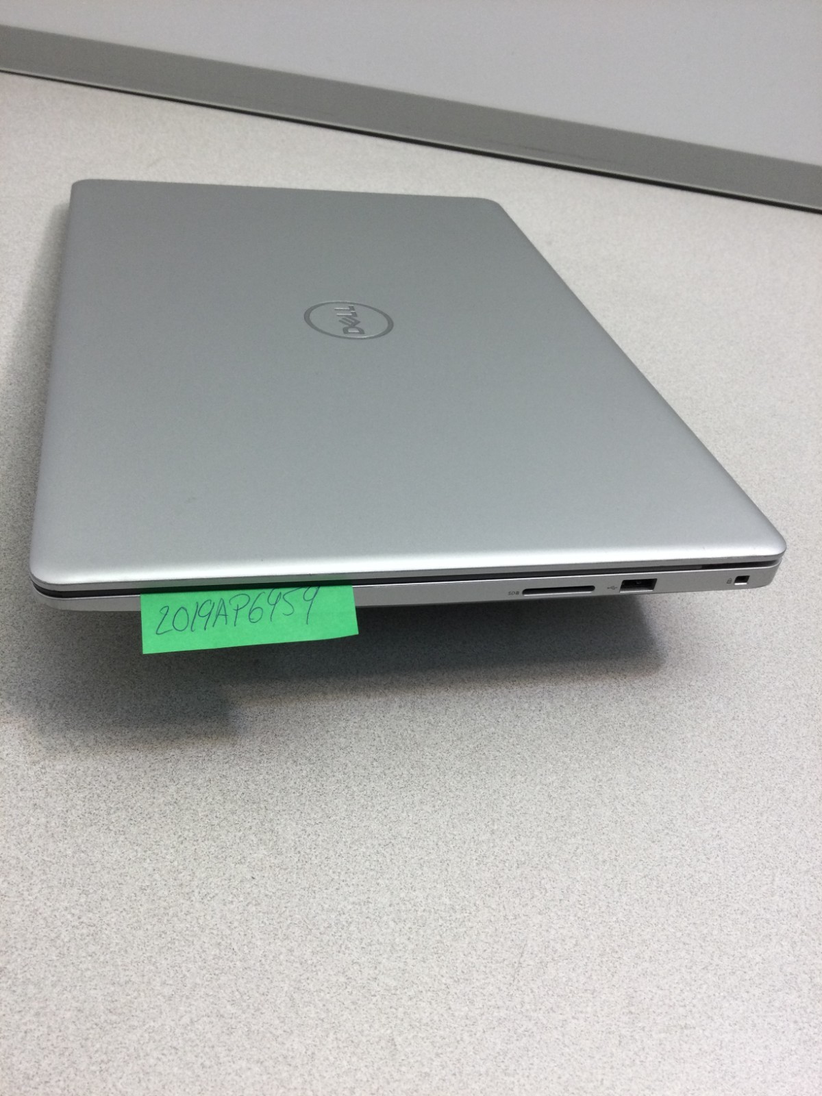 dell inspiron 5594 core i7-10510u 1.80ghz 15.6”16GB RAM 128GB SSD WIN 11 PRO