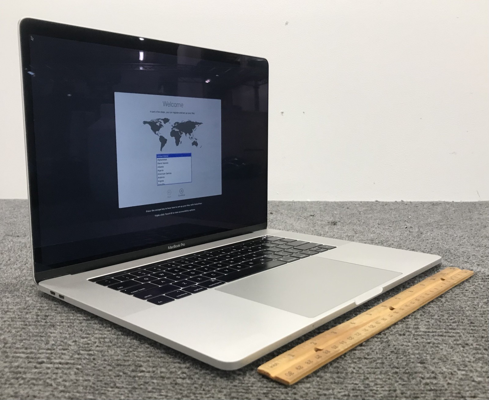 Apple MacBook Pro A1990 BTO/CTO 2018 15″ Laptop i7-8850H 32GB RAM 500GB NVMe