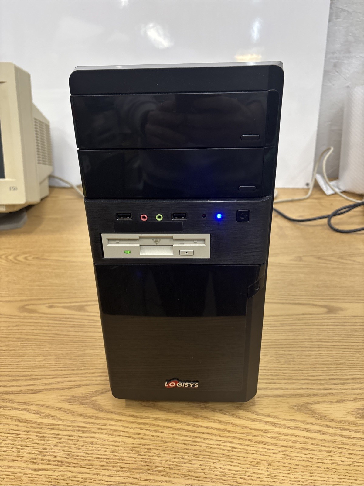 Custom Desktop PC ***Unknown Specs – Turns On***Parts/Repair