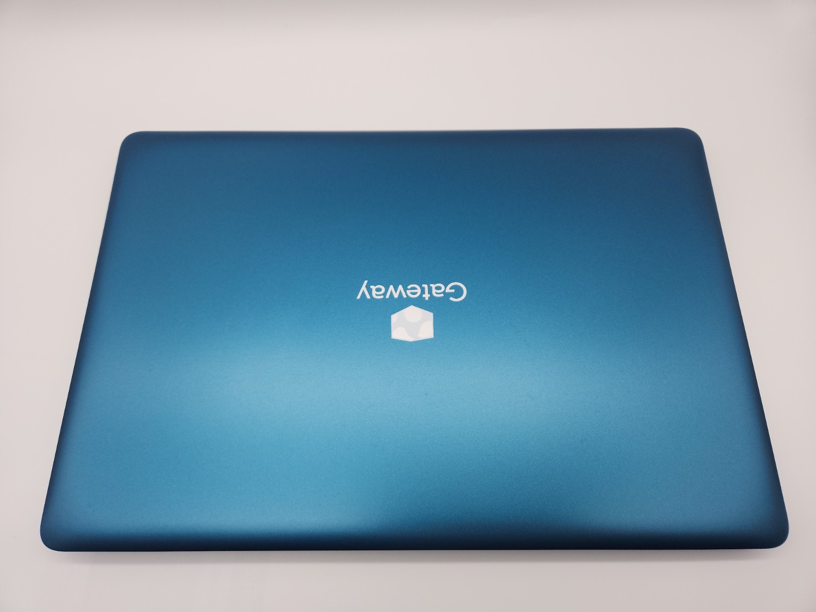 Gateway 14.1 Ultra Slim Notebook, AMD Ryzen 3 3200U 4/128GB win 11 home