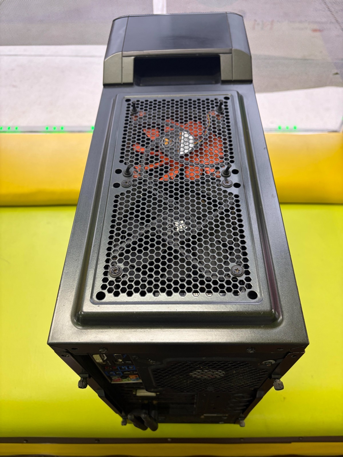 CUSTOM CORSAIR GAMING DESKTOP INTEL CORE i7-4770K 3.50GHz 16GB’S OF RAM 500GBSSD