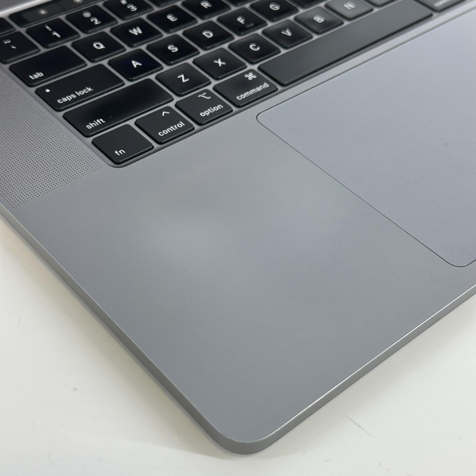 MacBook Pro 16 Touch Bar Space Gray 2019 2.6GHz i7 32GB 1TB AMD Radeon Pro 5500M