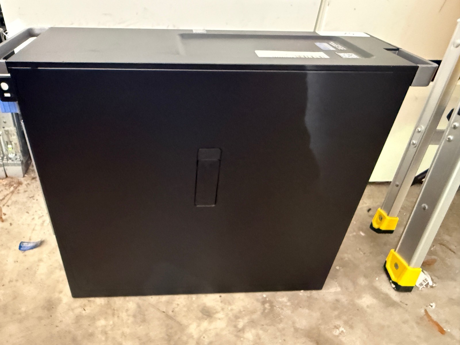 DELL Precision 5820 Workstation Xeon W-2104 3.2ghz/8GB RAM/NO SSD/Quadro P400