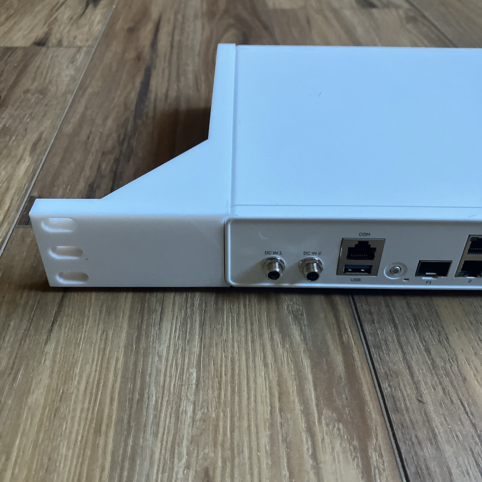 Sophos Rack Mount Ears Kit XGS116 XGS126 XGS136 Firewall Device XGS 116 126 136