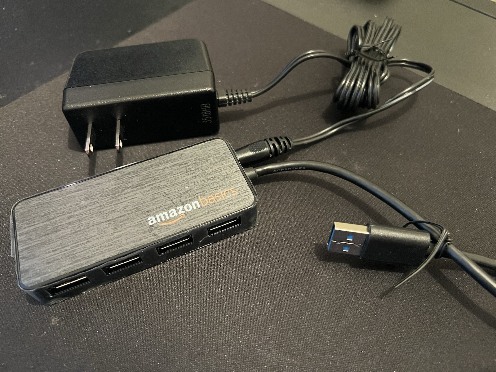 AmazonBasics 4 Port USB to USB 3.0 Hub with 5V/2.5A power adapter