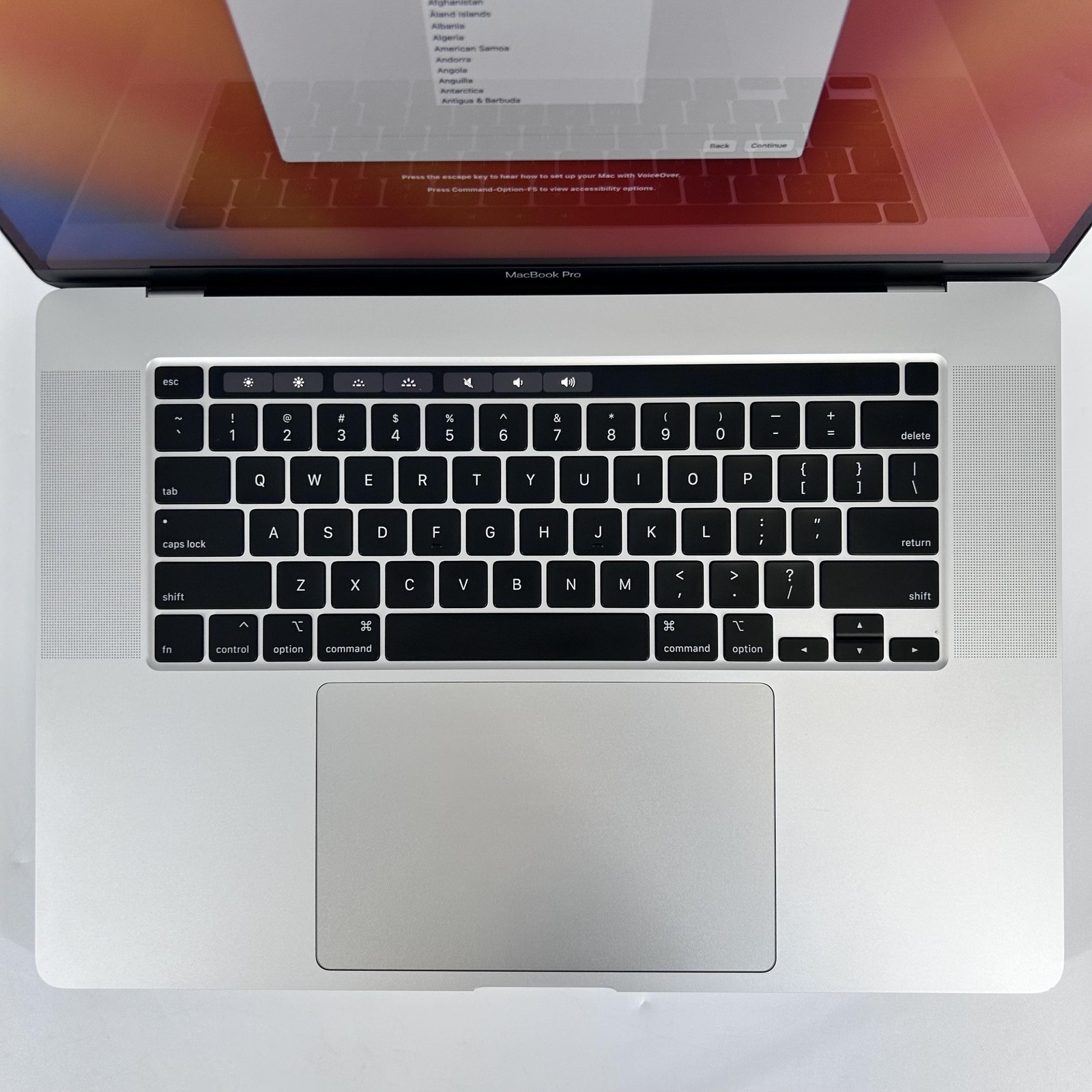 MacBook Pro 16 Touch Bar Silver 2019 2.4 GHz i9 32GB 4TB SSD Radeon Pro 5500M