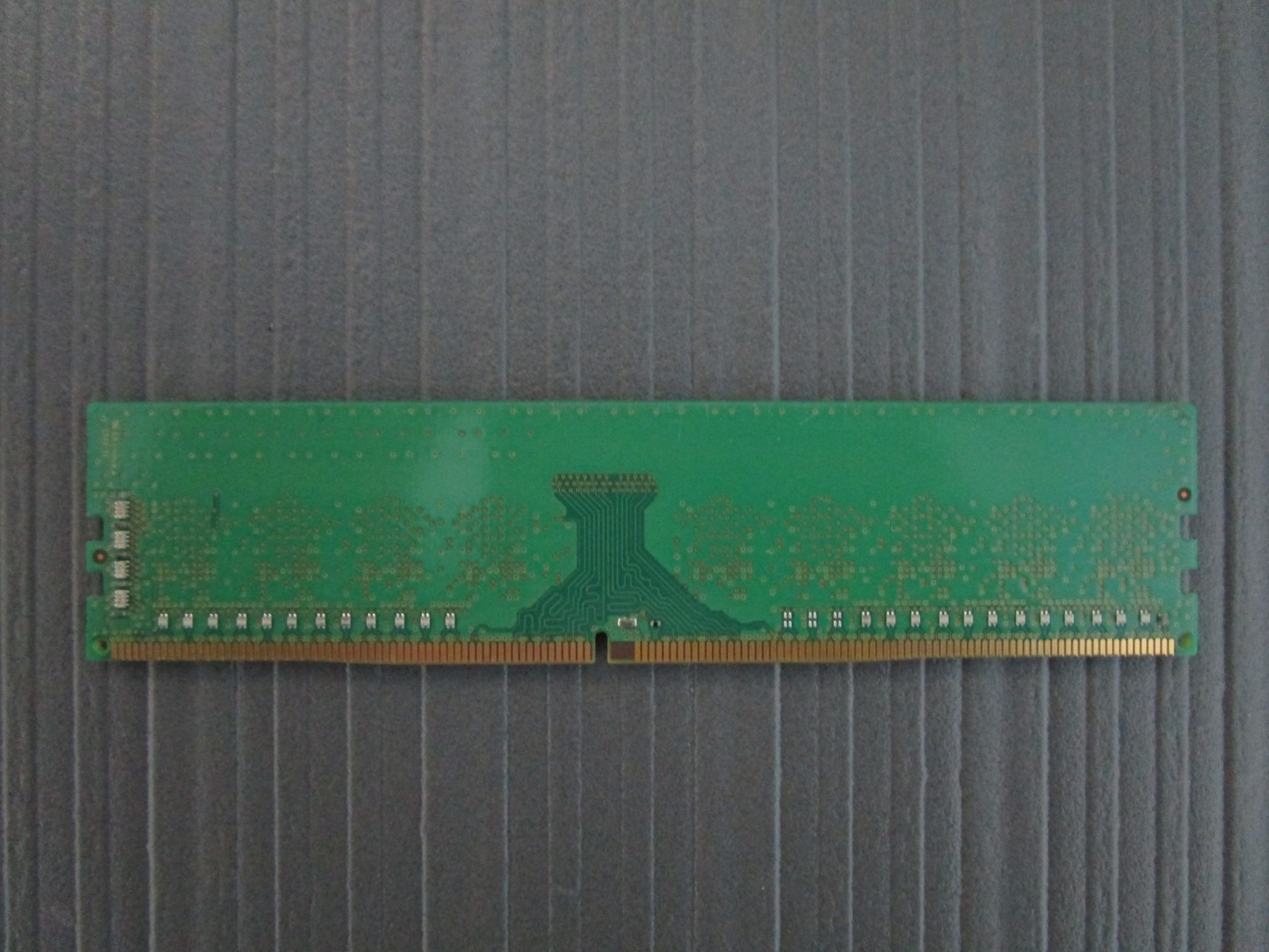 Samsung 4GB (1-Stick) PC4-17000 DDR4 2133 Desktop Memory RAM M378A5143EB1-CPB